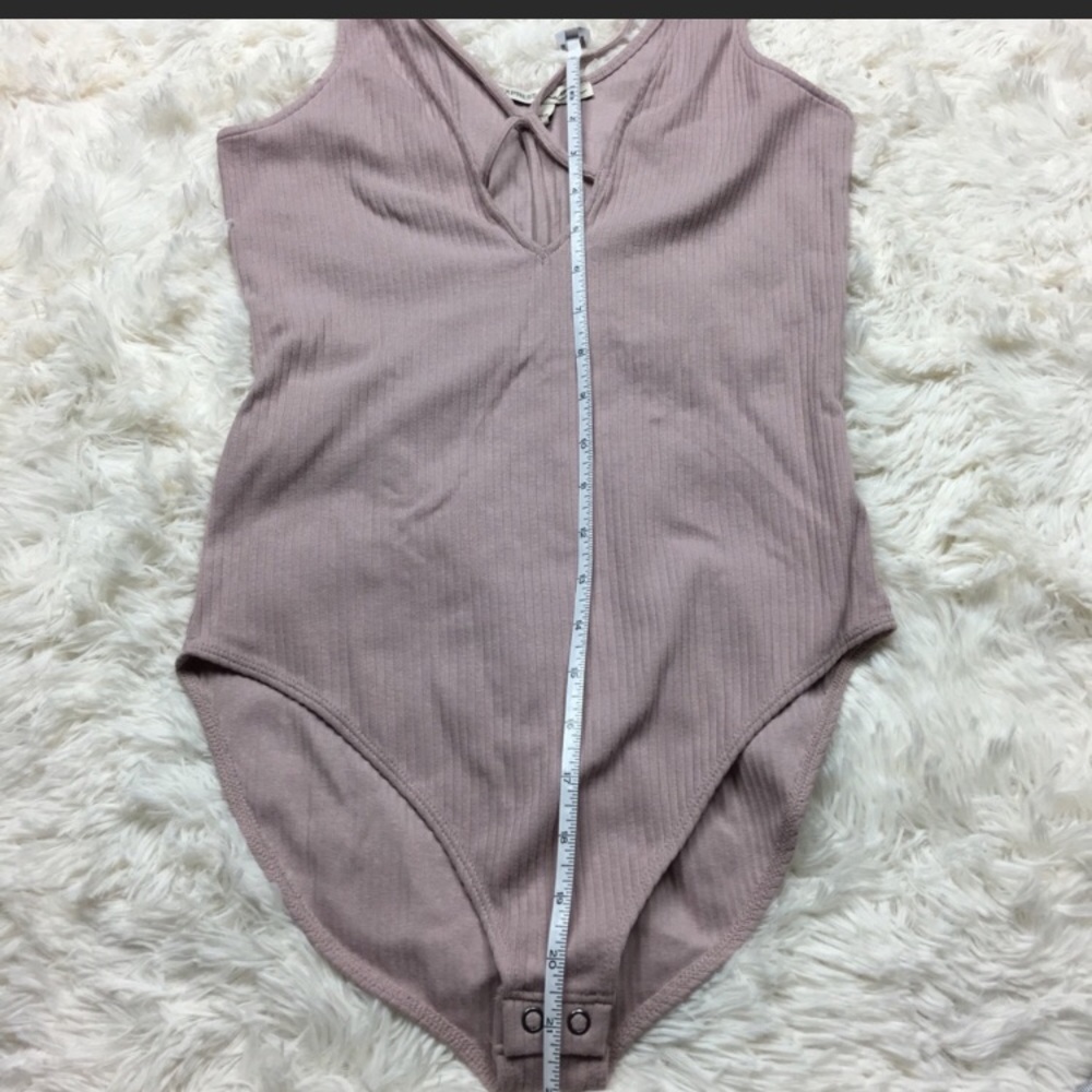 Express Pale Pink Ribbed Bodysuit - Picture 3 of 5